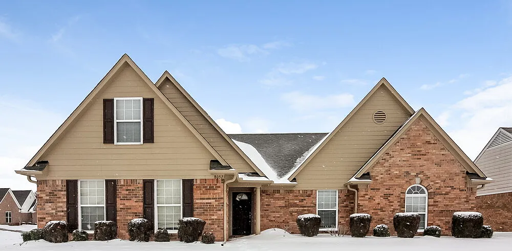 4 bed, 2.0 bath, 1929 sqft, $2,070 — Photo 1
