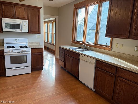 3rd image of 365 S Prospect St