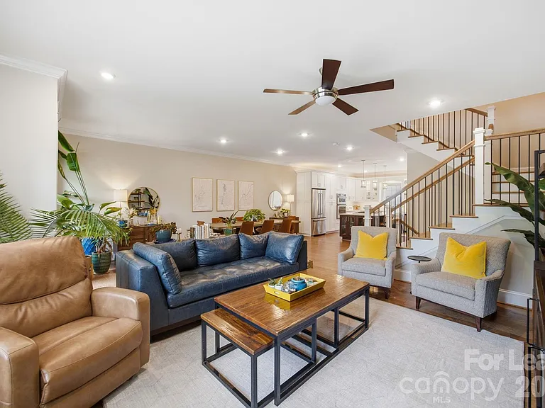 519 Griffith Village Ln — Photo 21