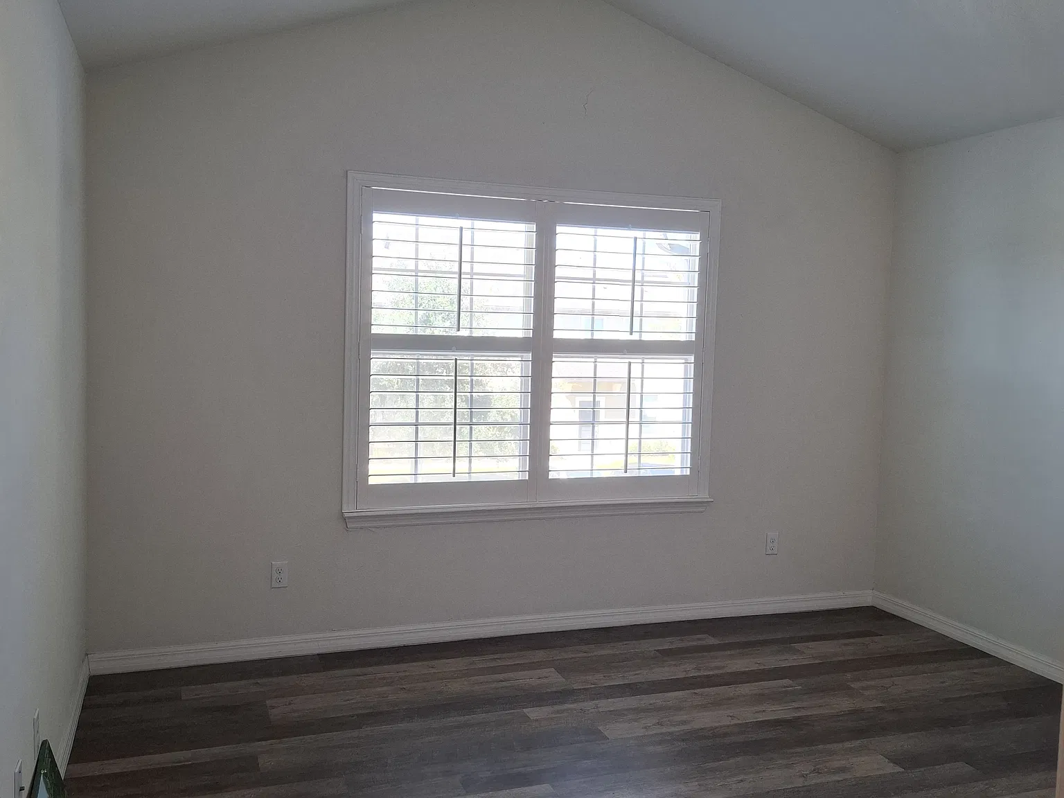 1 bed, 1800 sqft, $1,250 — Photo 2