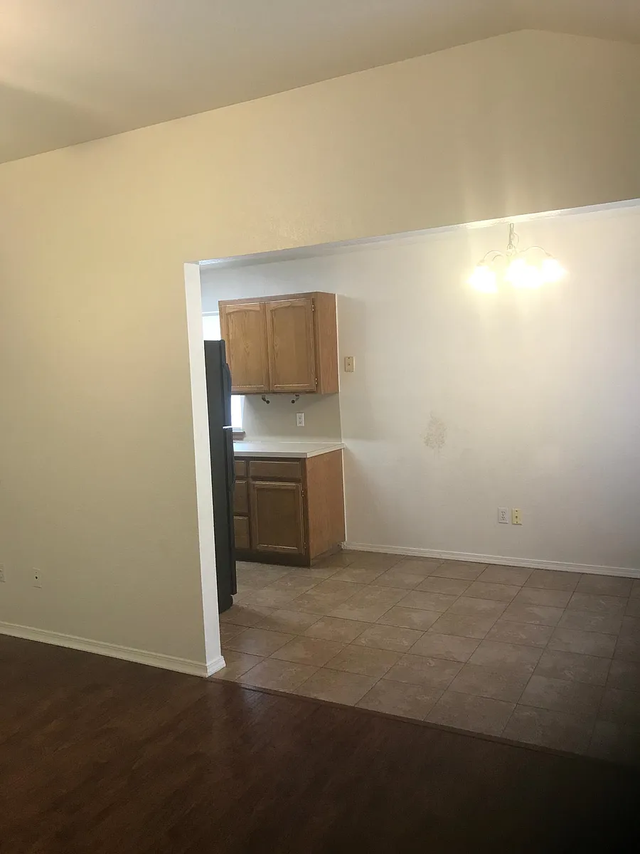 Building Photo - 709 Peppertree Ct