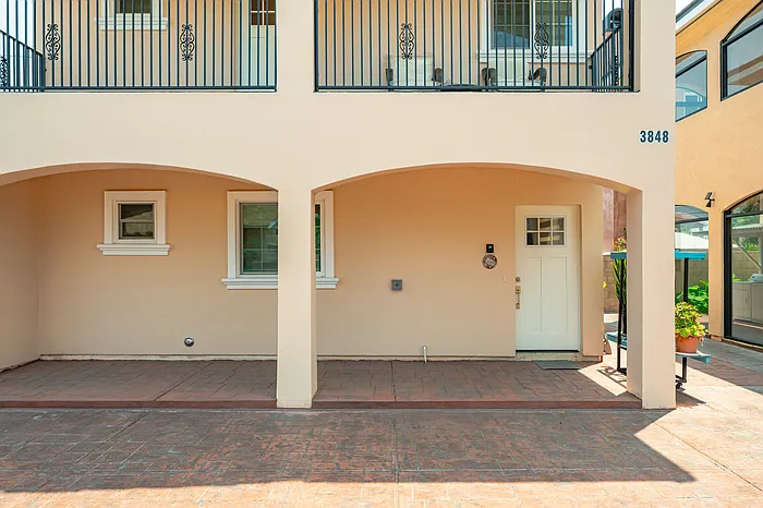 2 bed, 2.0 bath, 930 sqft, $2,850 — Photo 2