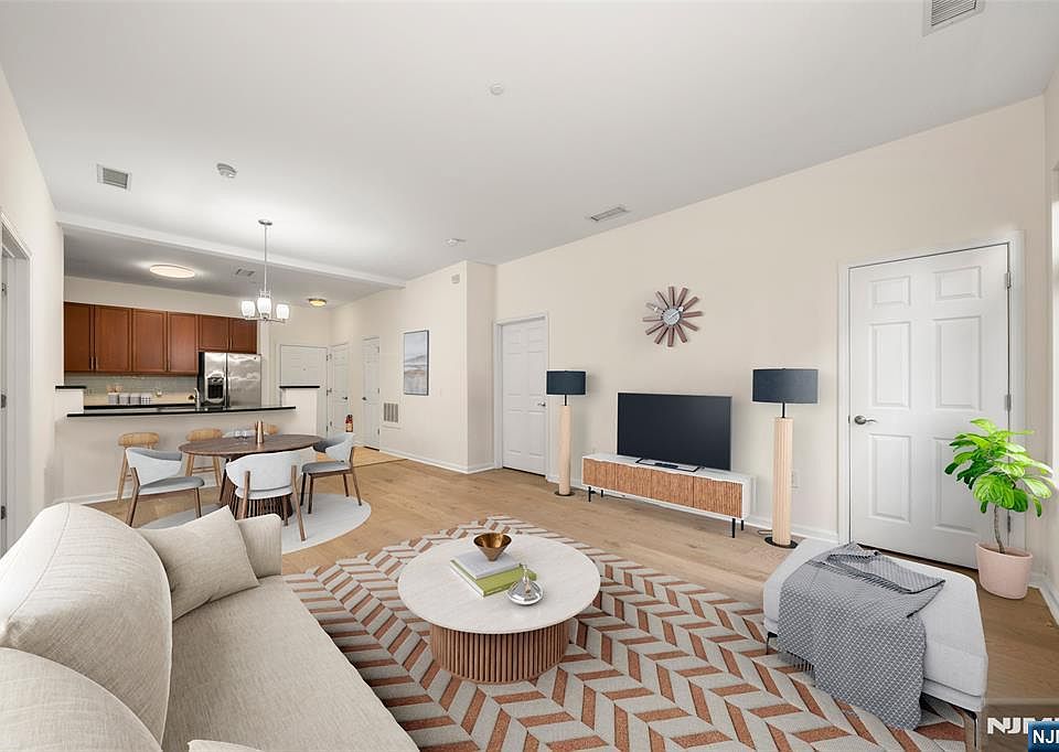 1st image of 1112 Riverview Avenue