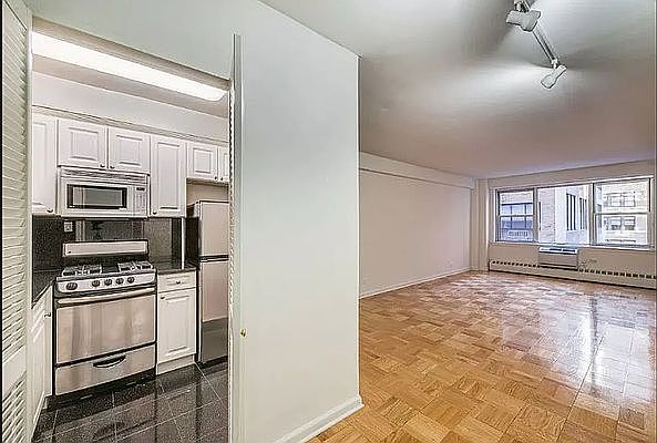 1st image of 300 E 46th St APT 14B