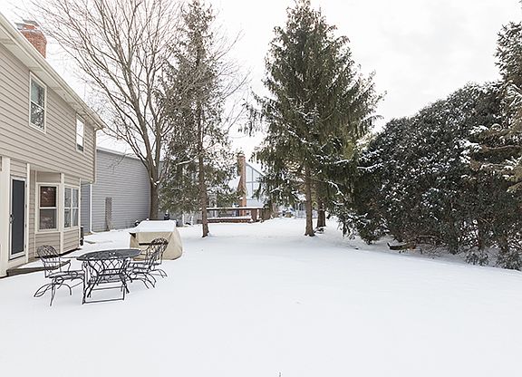 5th image of 990 Lakeside Dr
