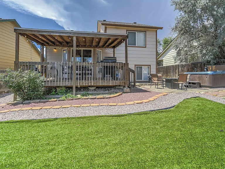 Hawkesbury Dr — Photo 4