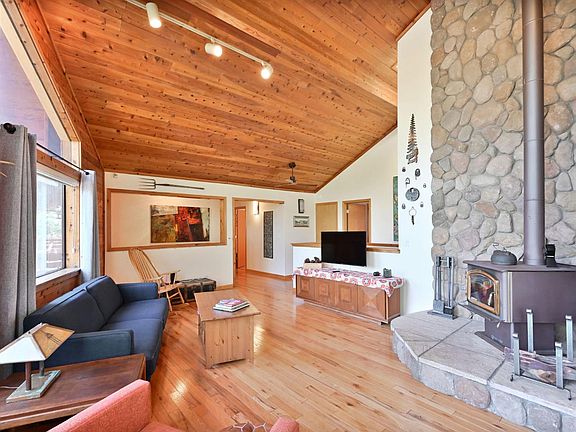 4th image of 1519 Roaring Camp Rd