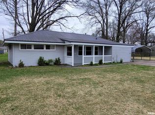 206 E Jennings St, Salem, IL 62881