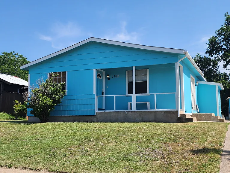 1105 Elyse Dr — Photo 1