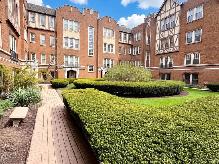 10913 S Longwood Dr #3 — Photo 2