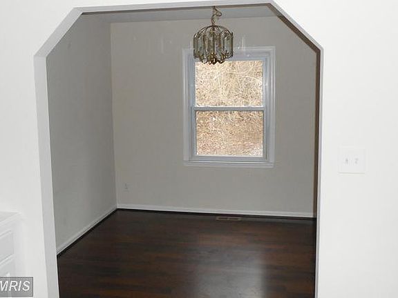 4th image of 209 Tanglewood Ln