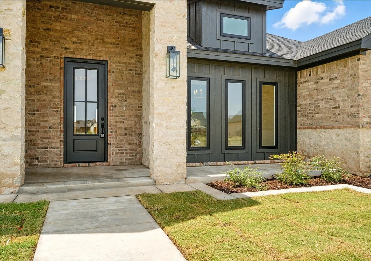 Luxury 4/3.5/2 Custom Home in Kelsey Park! — Photo 3
