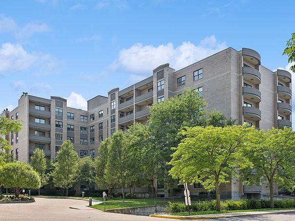 3rd image of 4545 W Touhy Ave APT 521W