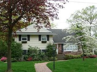 14 Oneida Dr, Westfield, NJ 07090