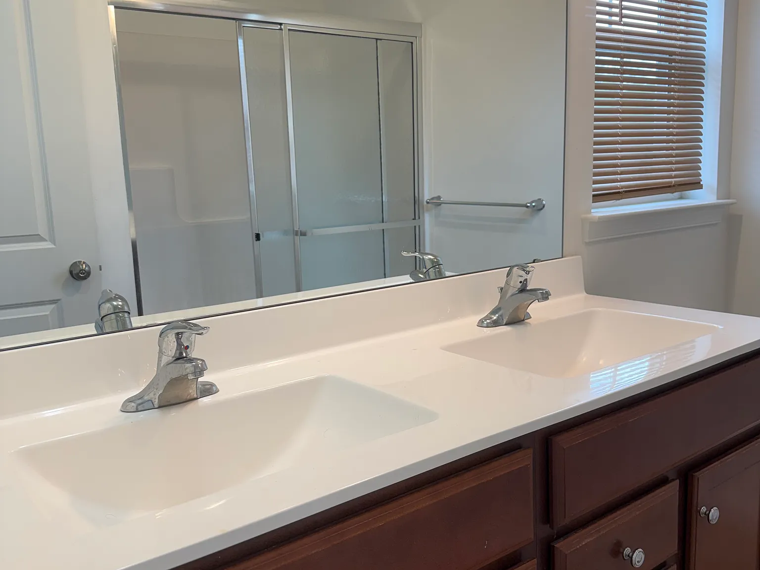3 bed, 2.5 bath, 1563 sqft, $2,295 — Photo 3