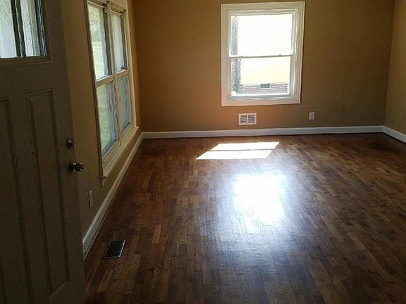 2nd image of 7 Delores Dr