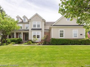 5747 Strawberry Cir, Commerce Township, MI