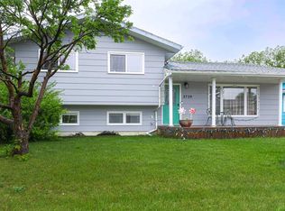 5739 W 55th St, Rocky Mountain House, AB T4T1J7