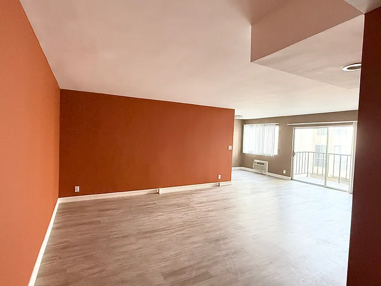 1209 N Kings Rd #209 — Photo 3