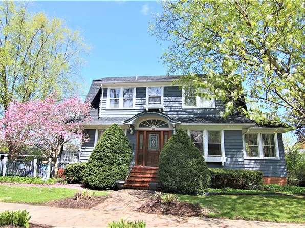 29 E 6th Ave, Naperville, IL 60563