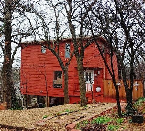 2nd image of 206 Tharp Dr