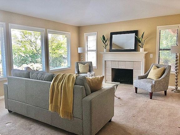 Second photo of living room