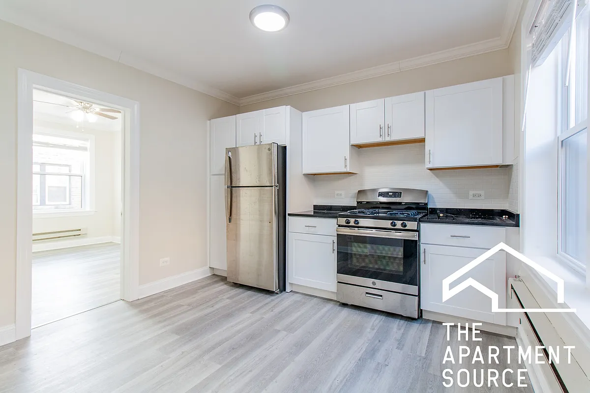 Building Photo - 837.5 W Cornelia Ave #3S