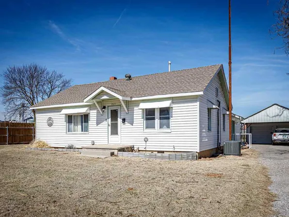 205 E Seminole St, Marlow, OK 73055