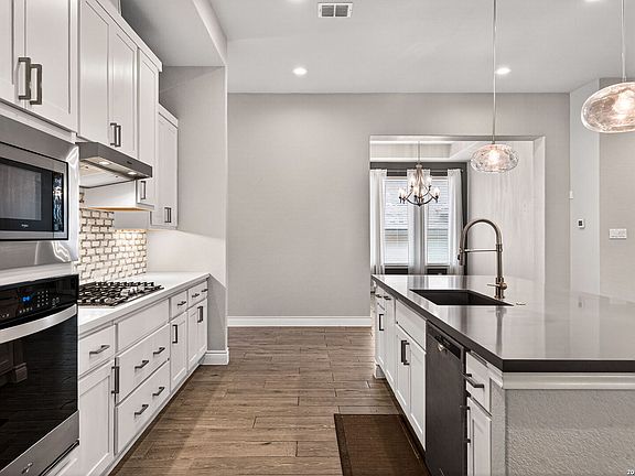 3rd image of 9012 Raven pointe