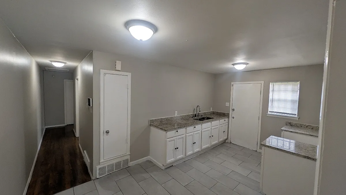 Cute 2/1 MHA Approved DUPLEX — Photo 2