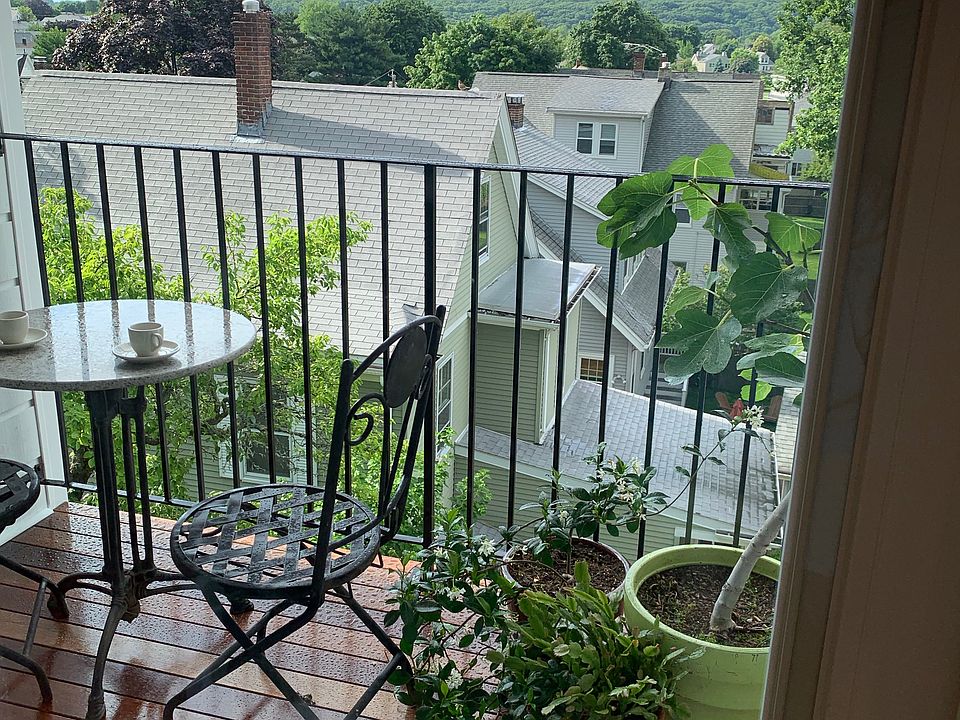 Skyline View Master Balcony