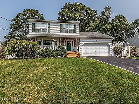 3rd image of 97 Arpage Dr E