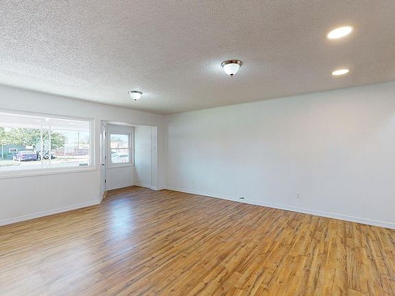 3rd image of 3500 Roosevelt Dr