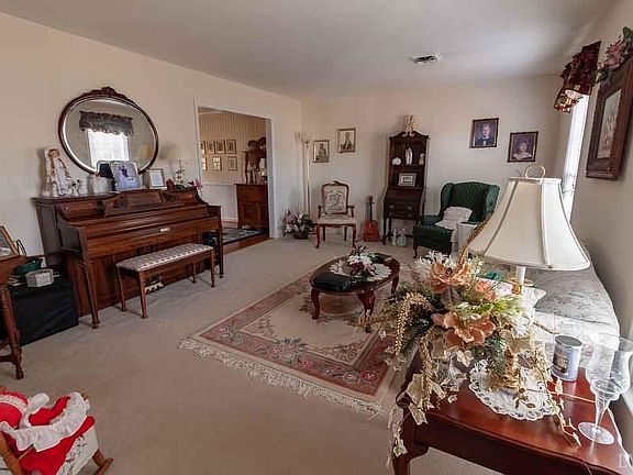 5th image of 104 Warwick Pl
