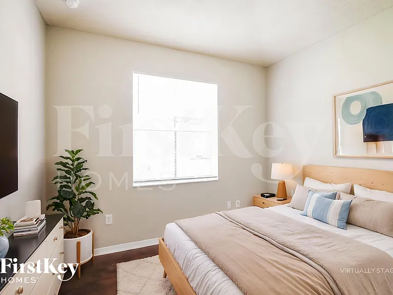 2281 NE 42nd Cir — Photo 15