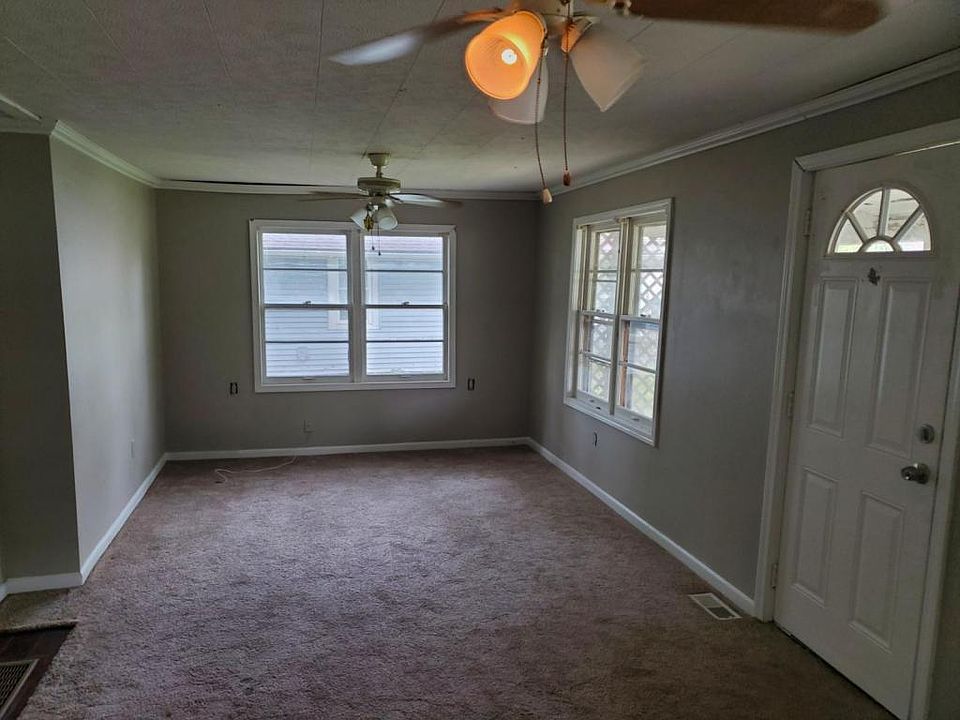 2nd image of 608 S Huttig Ave