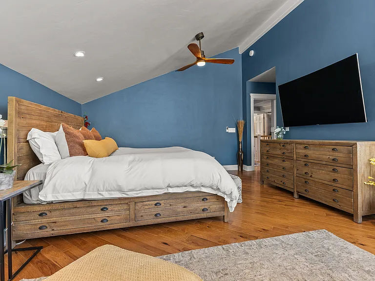 Bedroom #1 | King Bed | Smart TV
