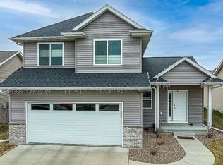 1125 Deer Run Dr NE, Cedar Rapids, IA 52402