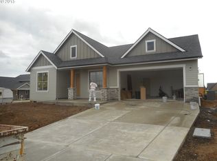 758 E Lincoln St, Carlton, OR