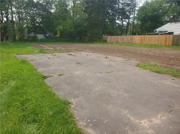 769 Bay Rd #37, Webster, NY 14580