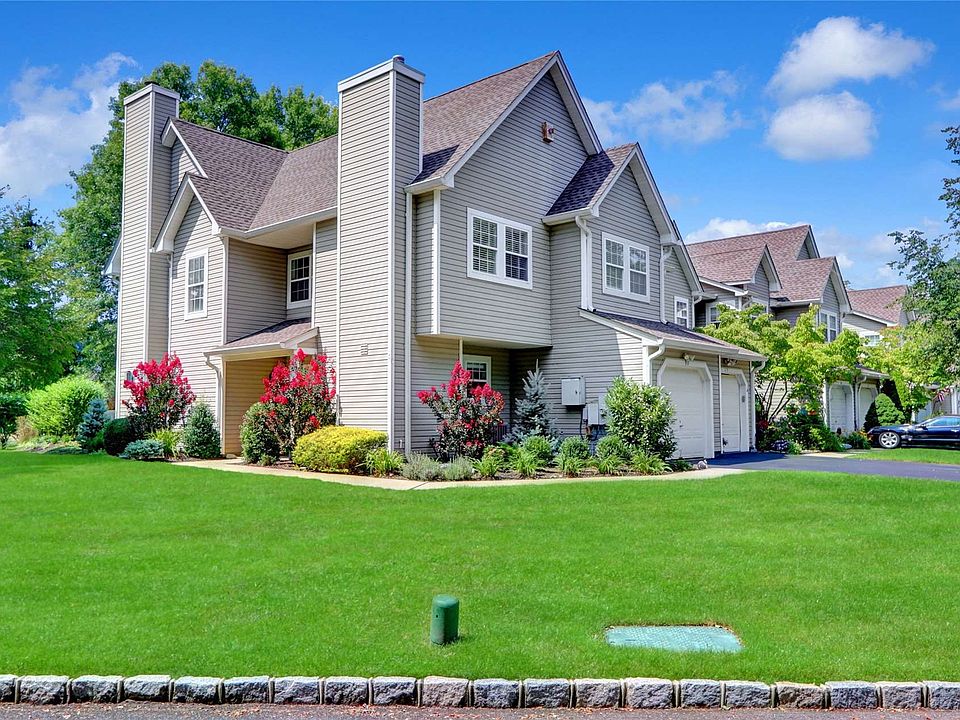 1st image of 90 Erik Dr Unit 90