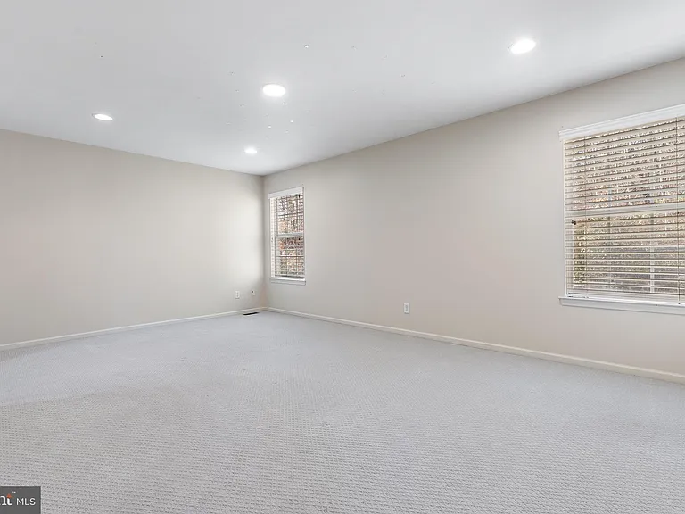 271 Yorktown Ct — Photo 19