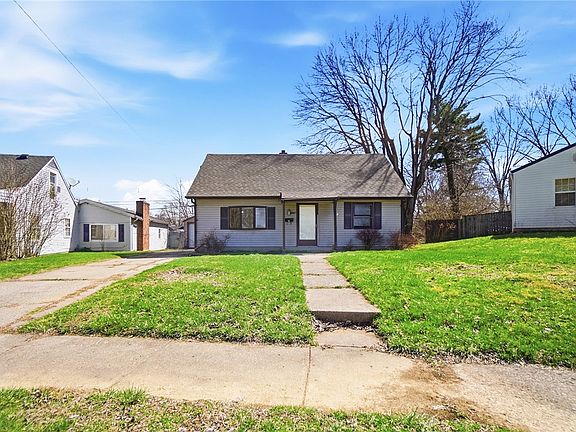 2nd image of 1835 S Sweetbriar Ln