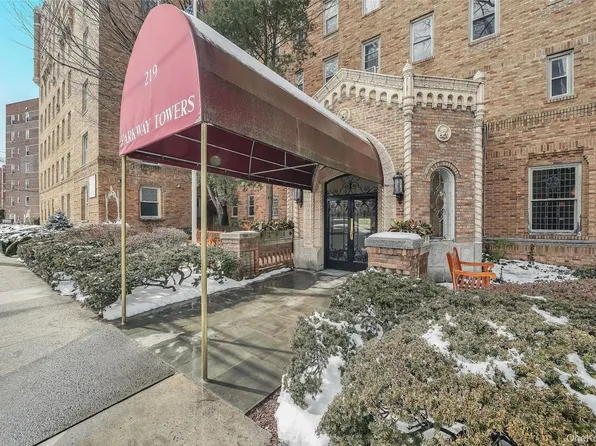 219 Bronx River Road #4N, Yonkers, NY 10704