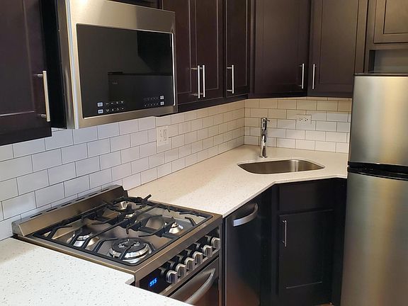 3rd image of 521 W Oakdale Ave #206
