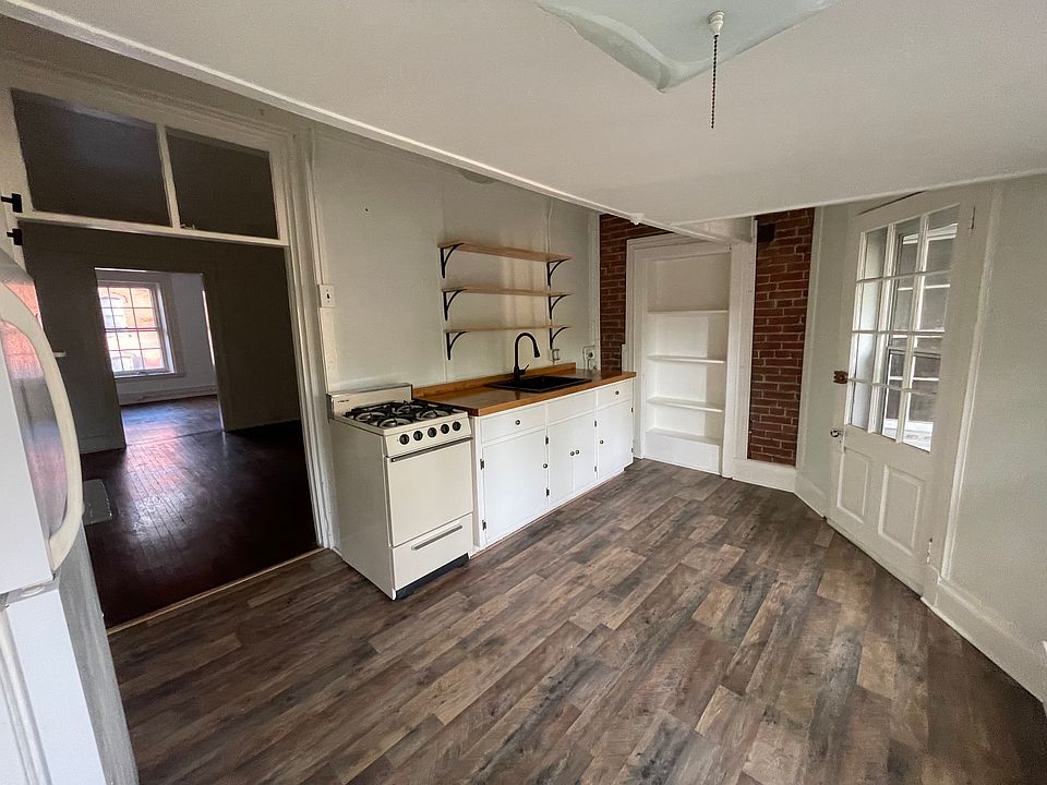 1st image of 132 W High St APT 3