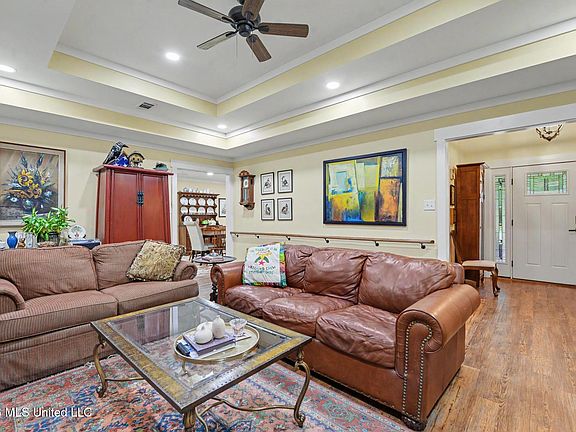 5th image of 902 Magnolia Bayou Blvd