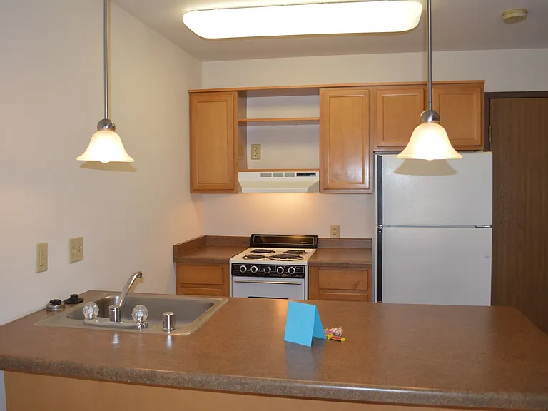 404 E Wilson St — Photo 9
