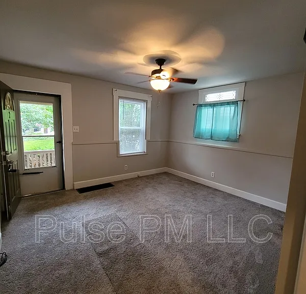 816 Montague Rd #U2 — Photo 4