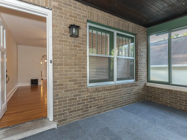 112 Warner St — Photo 3